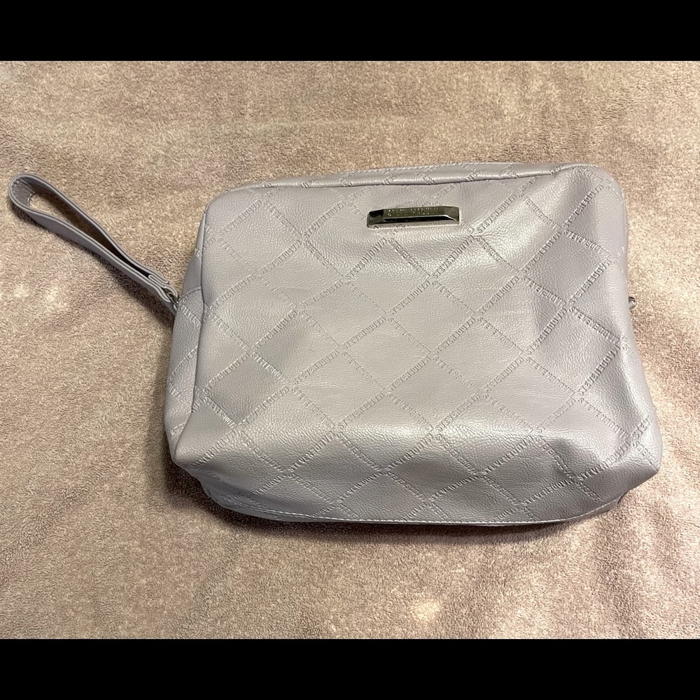 * 3 for $20 * Steve Madden travel bag